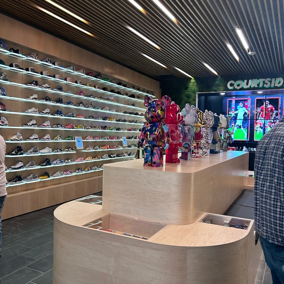 Meet your Posher, Cj - Picture 1 of 1